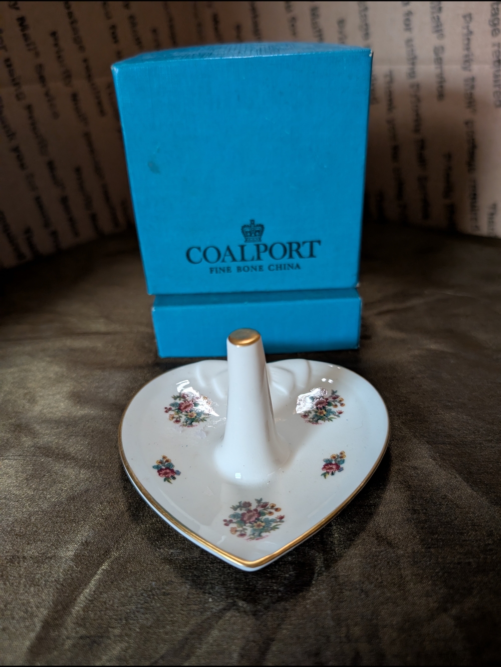 Coalport White and Gold Heart Ring Holder with Floral Accents - Picture 3 of 3